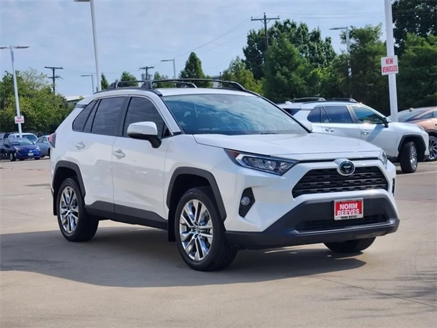 2020 Toyota RAV4 XLE Premium photo 1