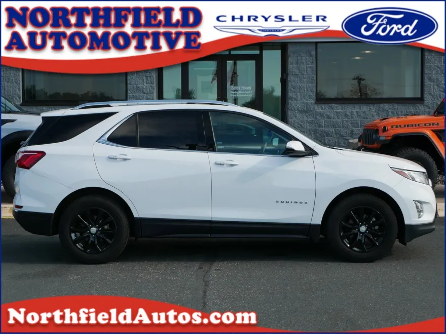 2018 Chevrolet Equinox LT photo 1