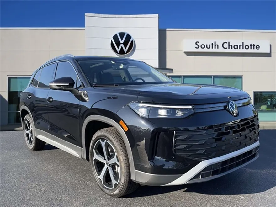 2025 Volkswagen Tiguan SE photo 1