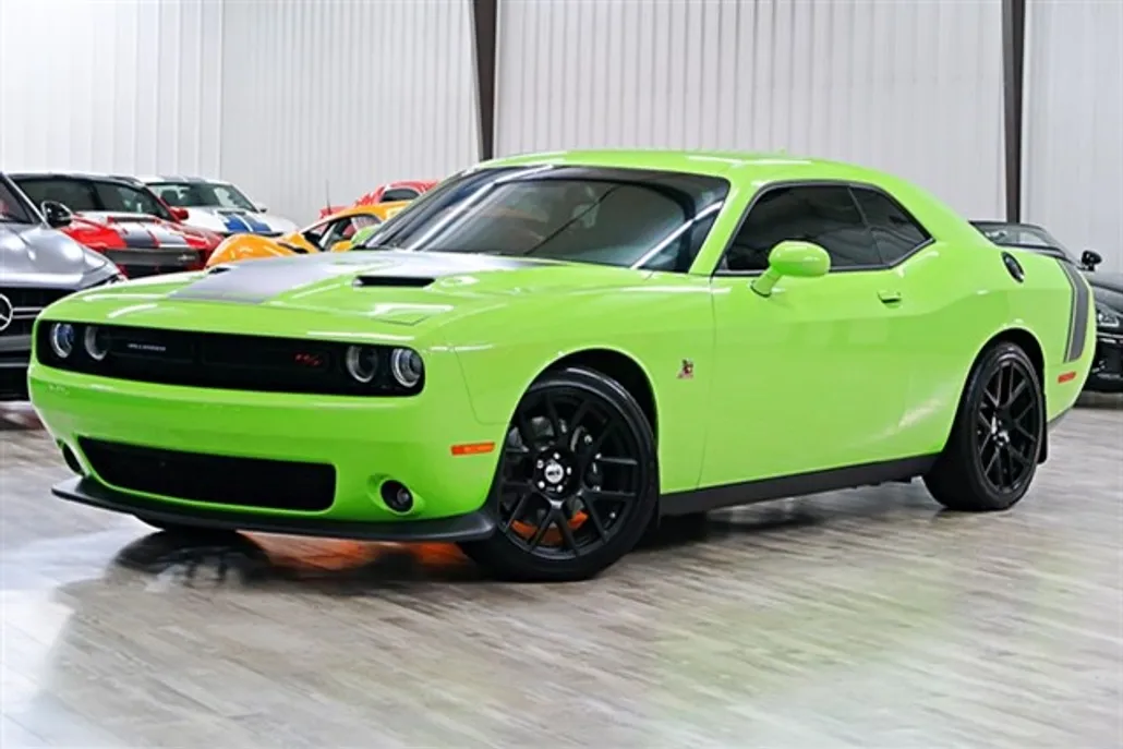 2015 Dodge Challenger R/T Scat Pack photo 1