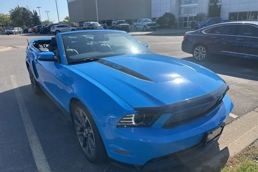 2011 Ford Mustang GT Premium photo 1