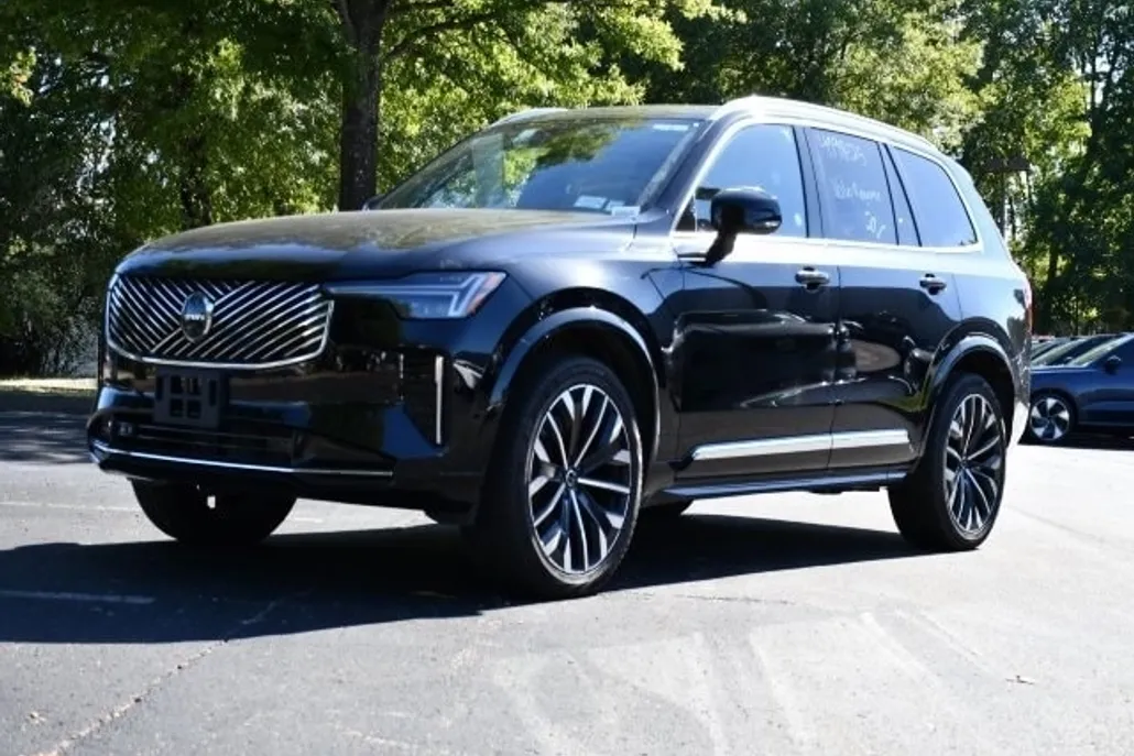 2025 Volvo XC90 Plus photo 1