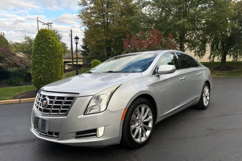 2013 Cadillac XTS Luxury photo 1