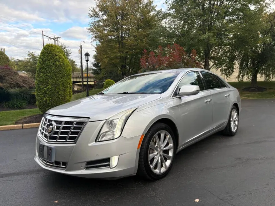 2013 Cadillac XTS Luxury photo 1
