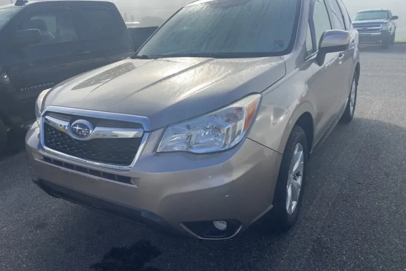 2016 Subaru Forester 2.5i Premium photo 1