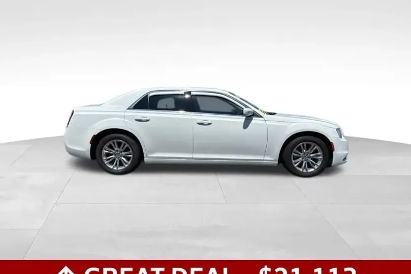 2021 Chrysler 300 Touring L photo 1