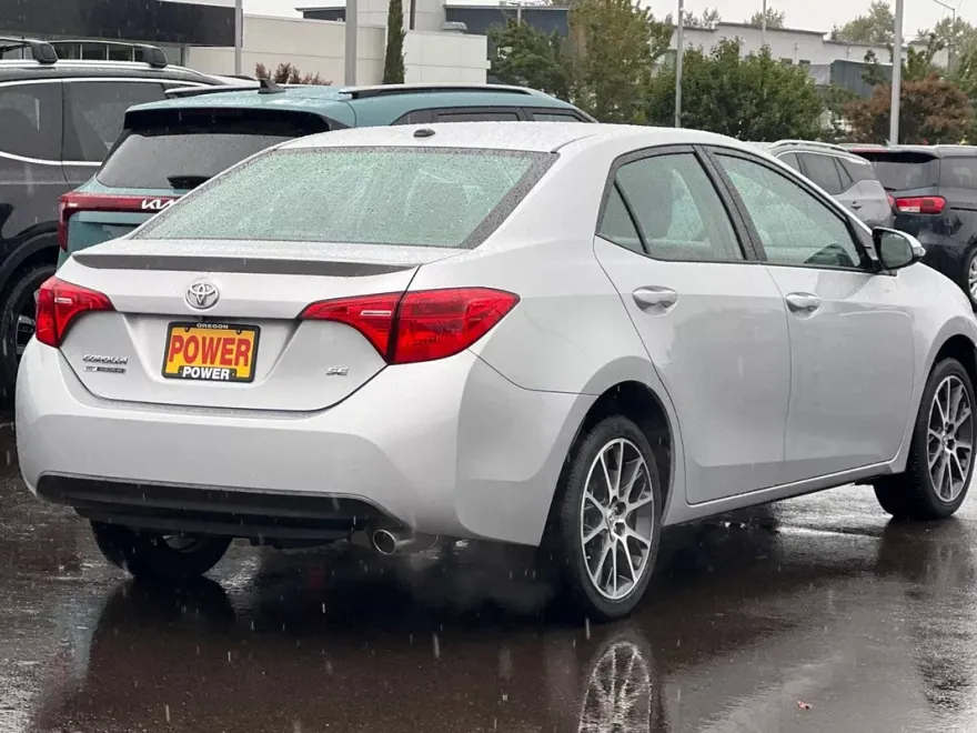 2017 Toyota Corolla SE photo 1