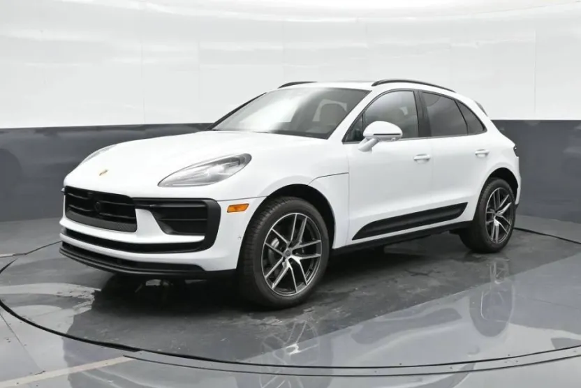 2026 Porsche Macan Base photo 1