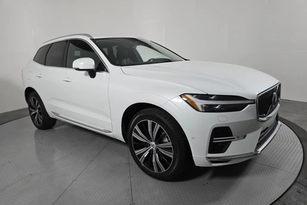 2022 Volvo XC60 Recharge Hybrid T8 Inscription photo 1