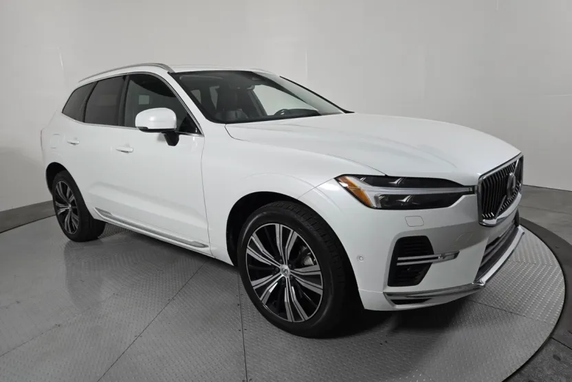 2022 Volvo XC60 Recharge Hybrid T8 Inscription photo 1