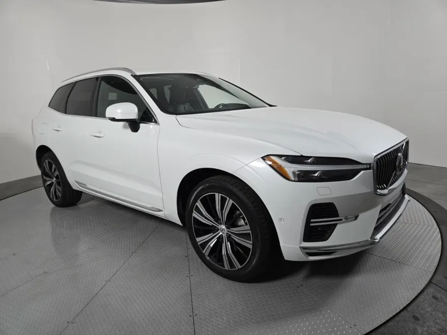 2022 Volvo XC60 Recharge Hybrid T8 Inscription photo 1