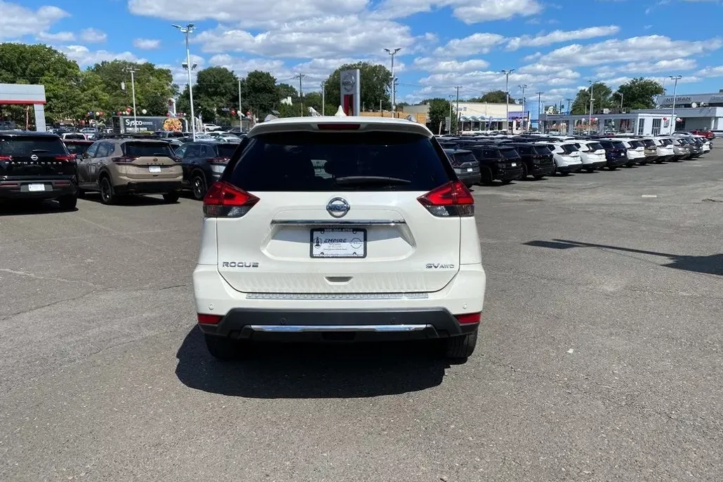 2020 Nissan Rogue SV photo 1