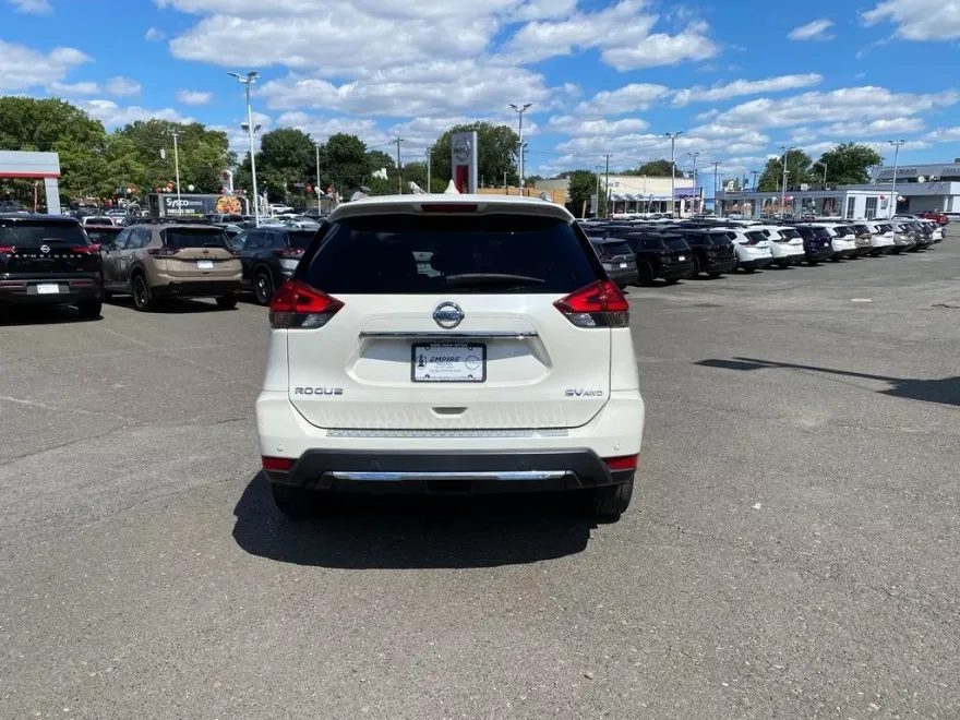 2020 Nissan Rogue SV photo 1