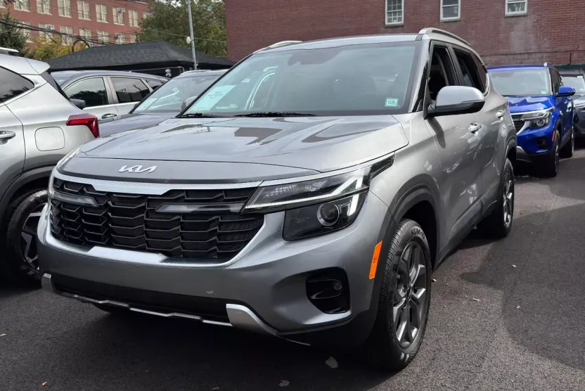 2024 Kia Seltos S photo 1