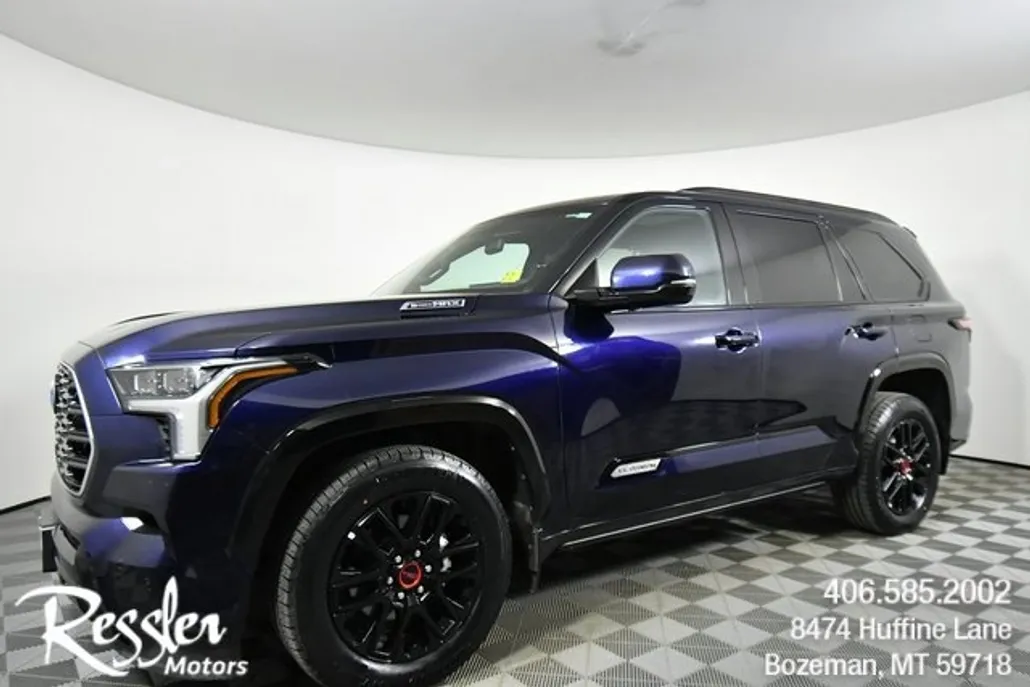 2023 Toyota Sequoia SR5 photo 1