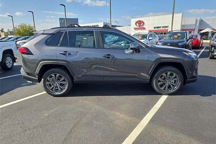 2025 Toyota RAV4 Hybrid XLE Premium photo 1