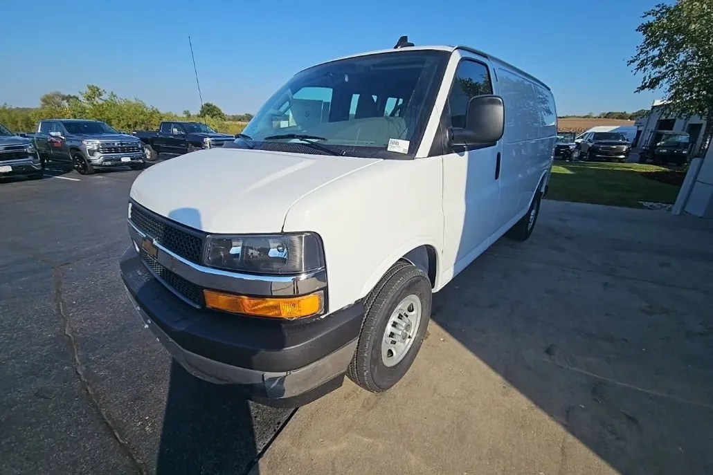 2025 Chevrolet Express Cargo 2500 photo 1