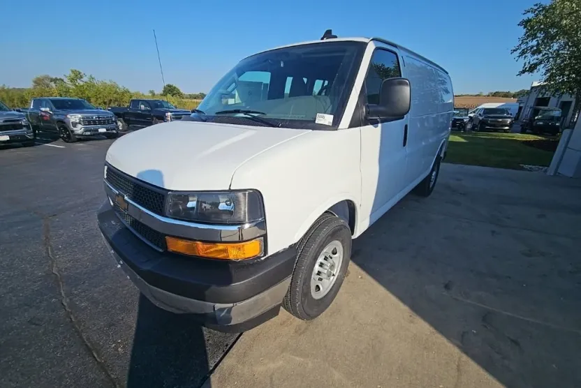2025 Chevrolet Express Cargo 2500 photo 1