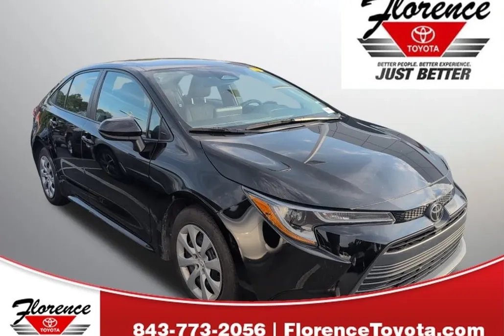 2023 Toyota Corolla LE photo 1