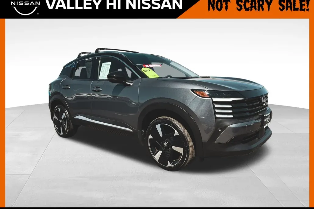 2025 Nissan Kicks SR photo 1