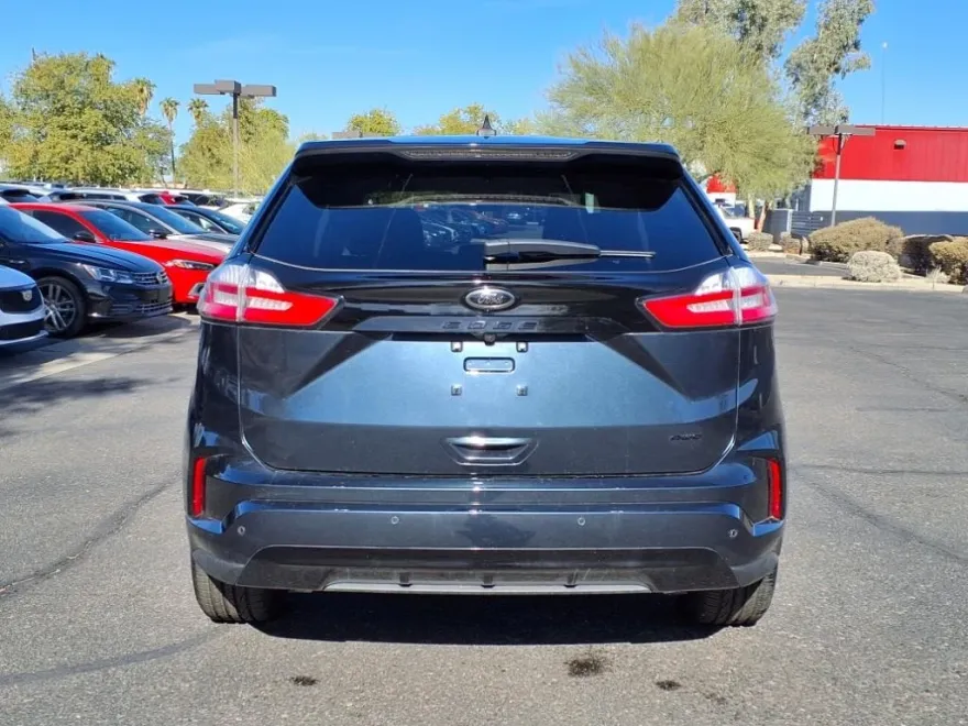 2023 Ford Edge SE photo 1