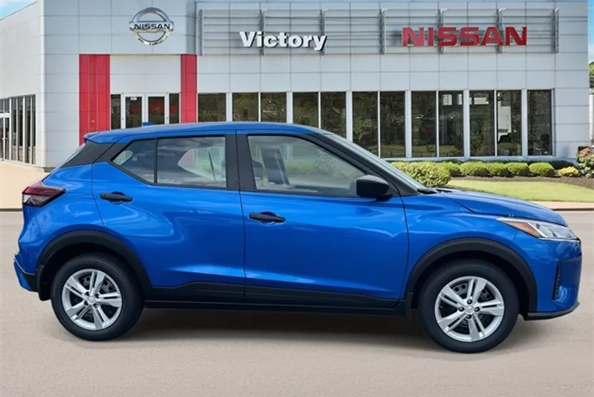 2025 Nissan Kicks Play S photo 1