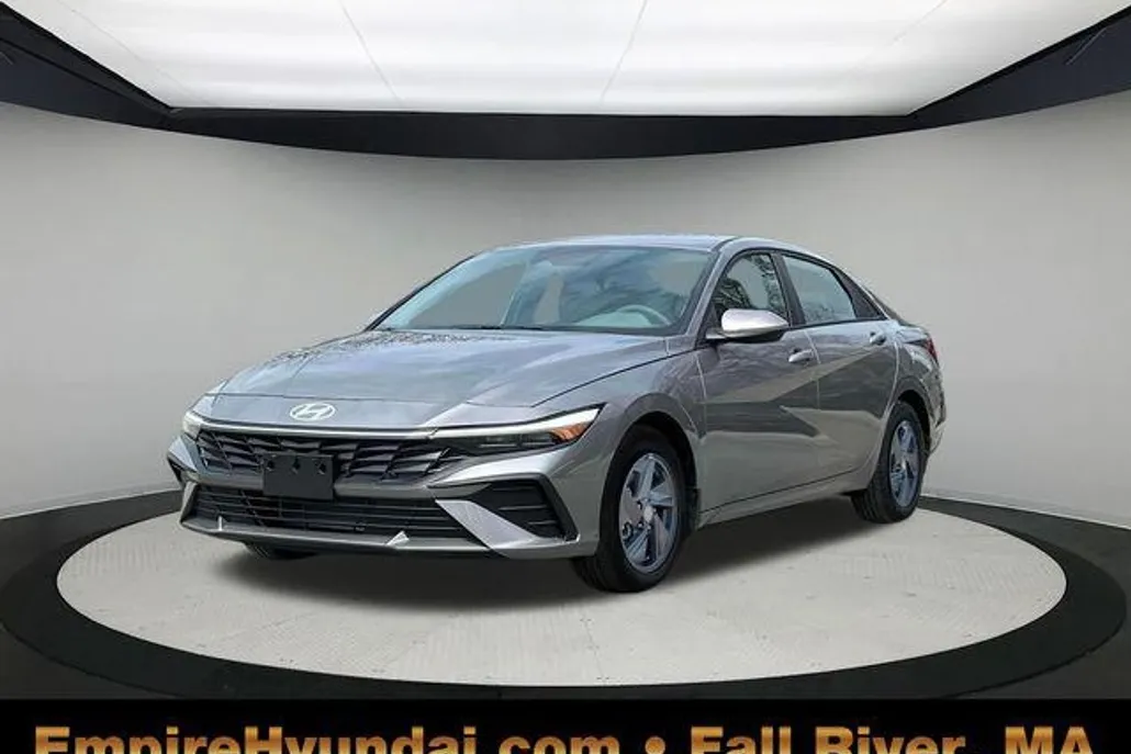2025 Hyundai Elantra SE photo 1
