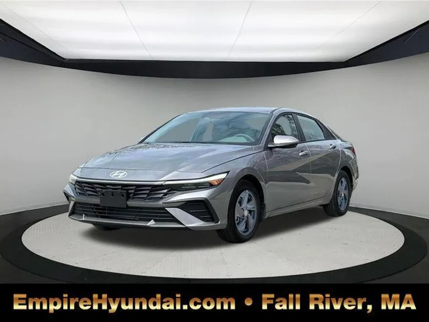 2025 Hyundai Elantra SE photo 1