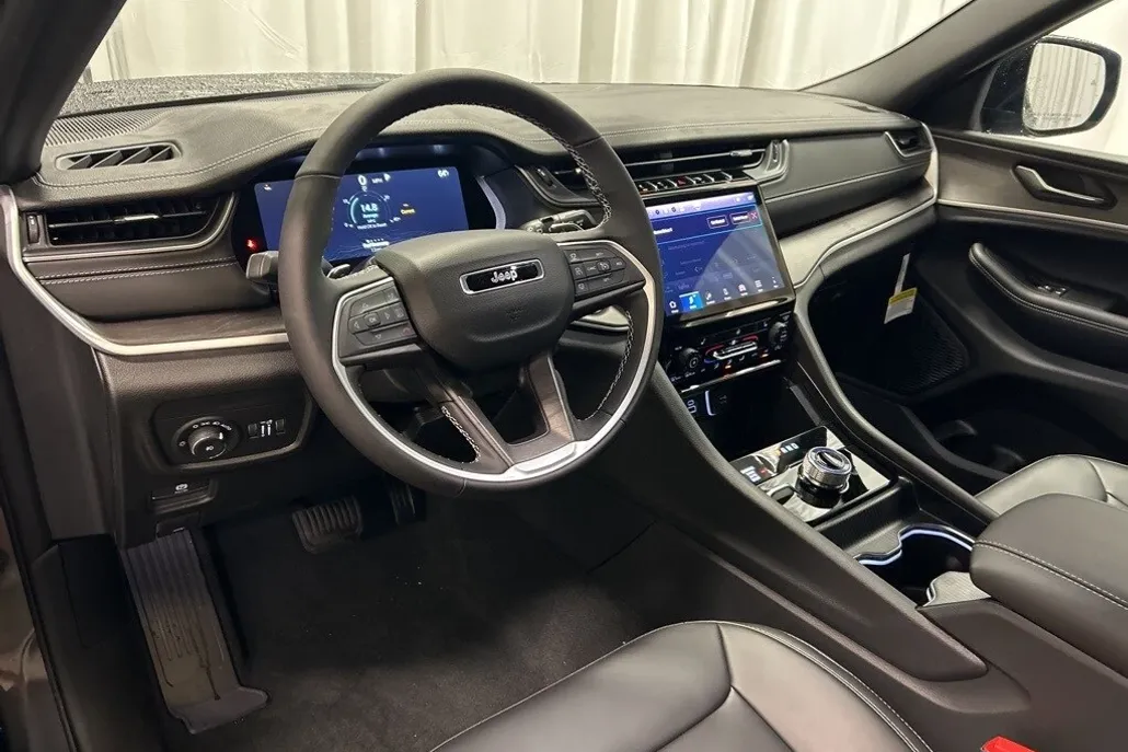 2025 Jeep Grand Cherokee Limited photo 1