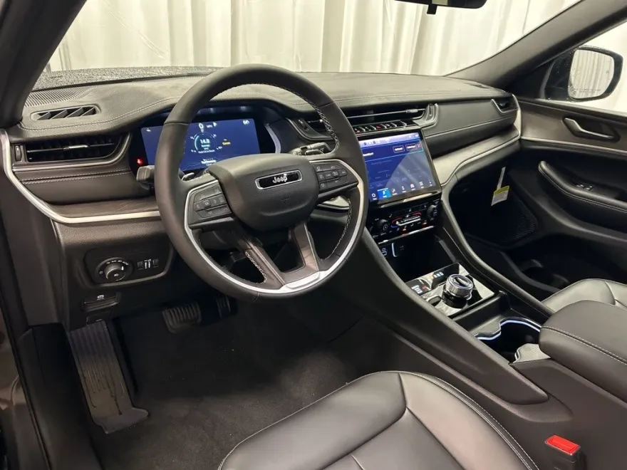 2025 Jeep Grand Cherokee Limited photo 1