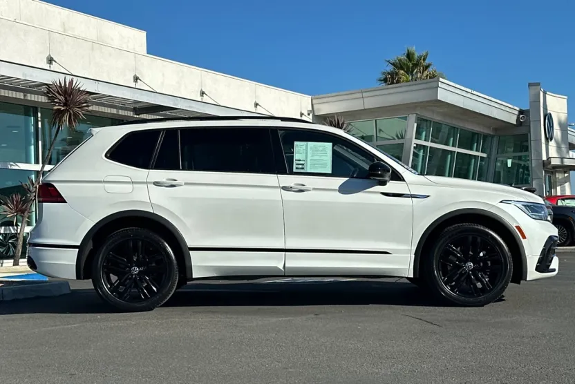 2022 Volkswagen Tiguan SE R-Line Black photo 1