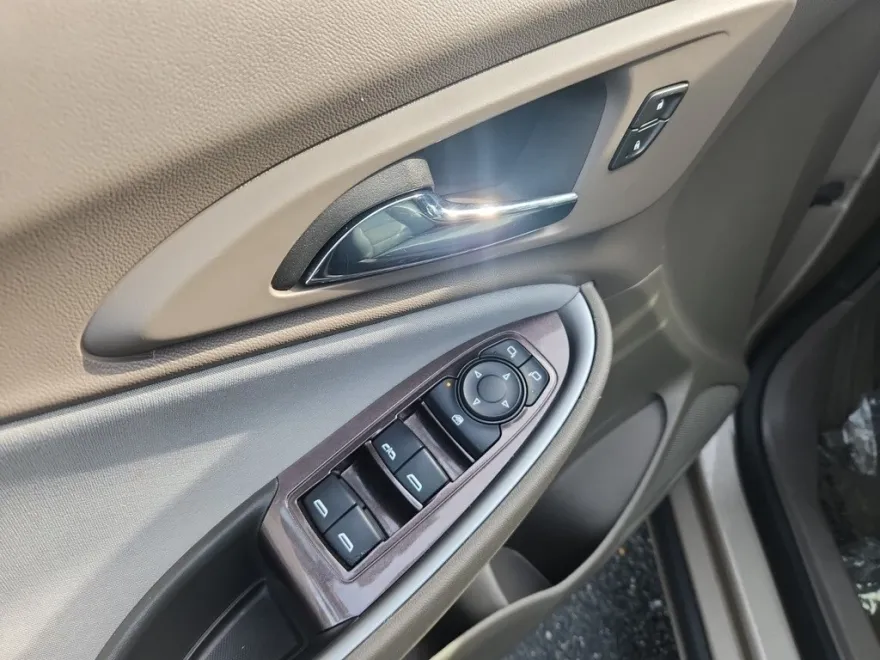2024 Chevrolet Malibu 1LT photo 1