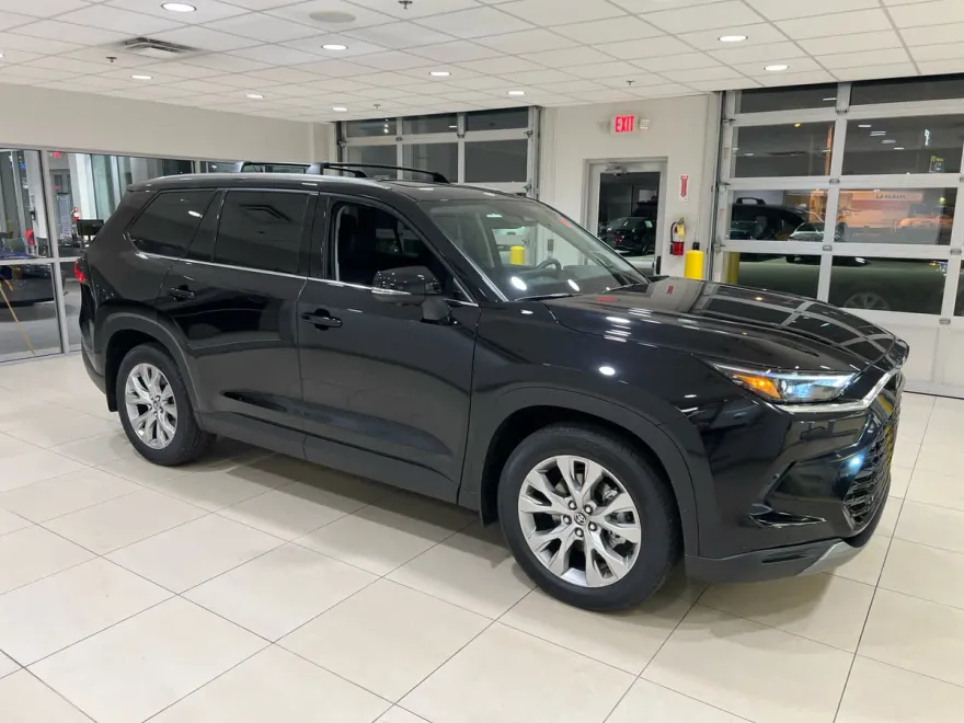 2025 Toyota Grand Highlander Limited photo 1