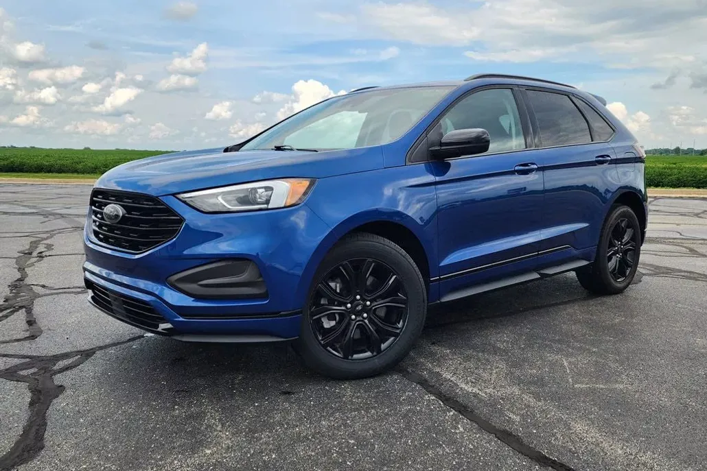 2024 Ford Edge SE photo 1