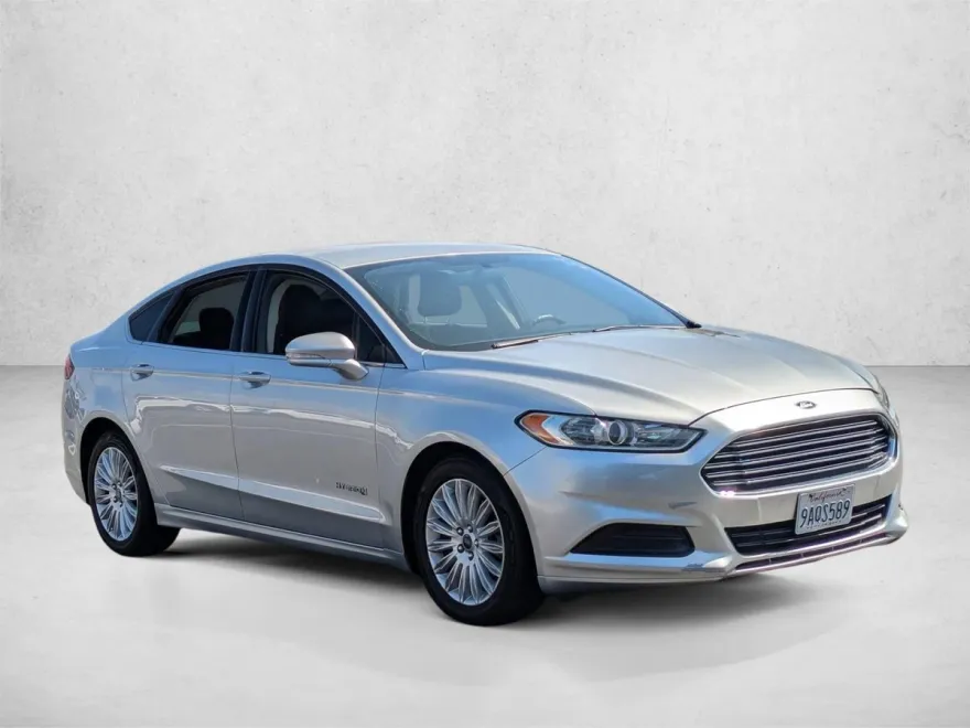 2015 Ford Fusion Hybrid SE photo 1