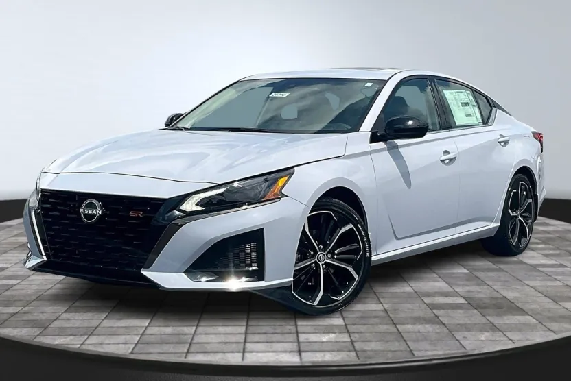 2025 Nissan Altima 2.5 SR photo 1