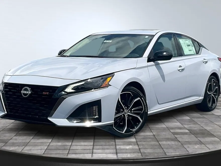 2025 Nissan Altima 2.5 SR photo 1