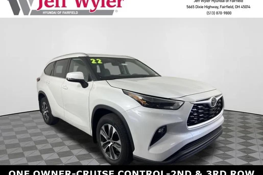 2024 Toyota RAV4 LE photo 1