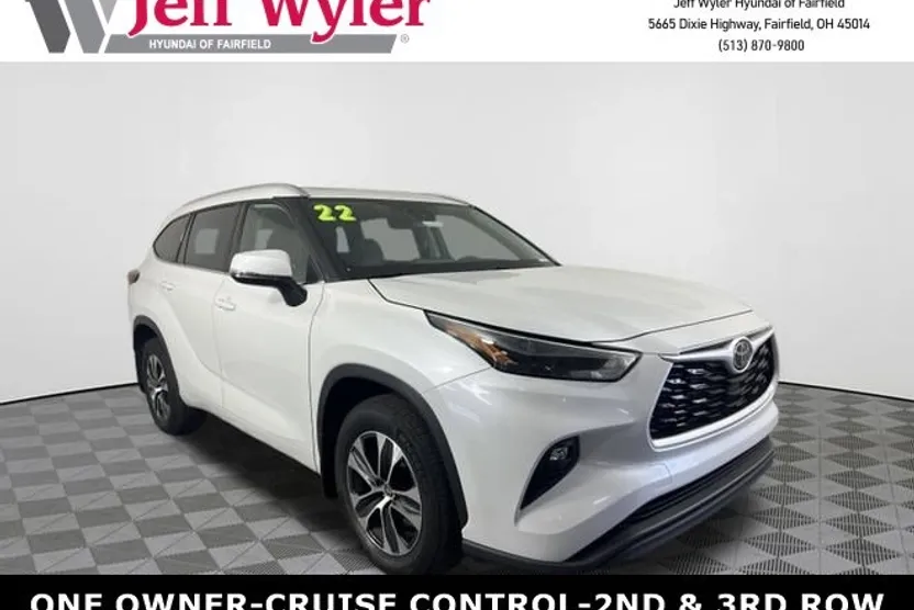 2024 Toyota RAV4 LE photo 1