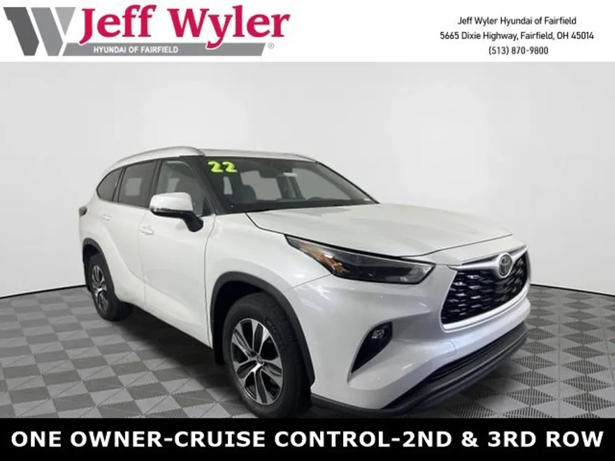 2024 Toyota RAV4 LE photo 1
