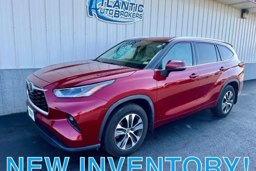 2021 Toyota Highlander XLE Sport photo 1
