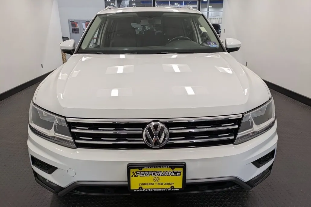 2019 Volkswagen Tiguan SEL photo 1