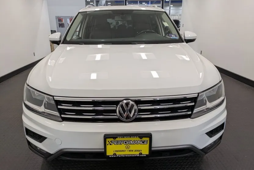 2019 Volkswagen Tiguan SEL photo 1