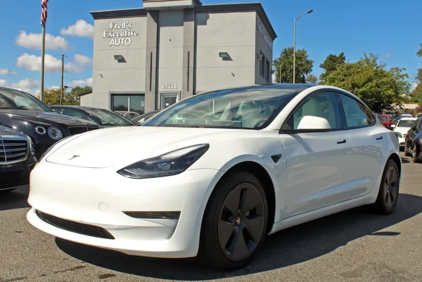 2023 Tesla Model 3 photo 1