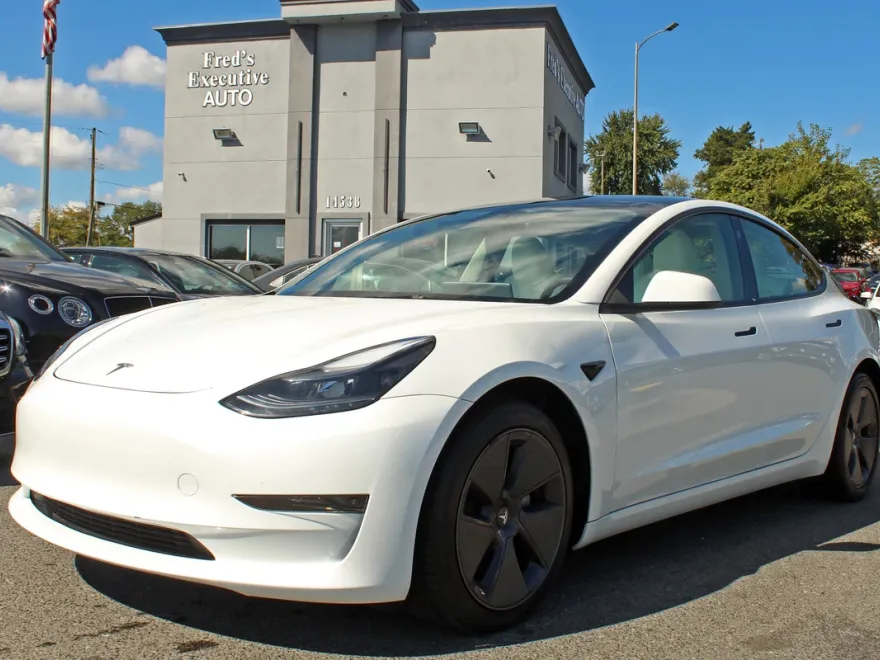 2023 Tesla Model 3 photo 1