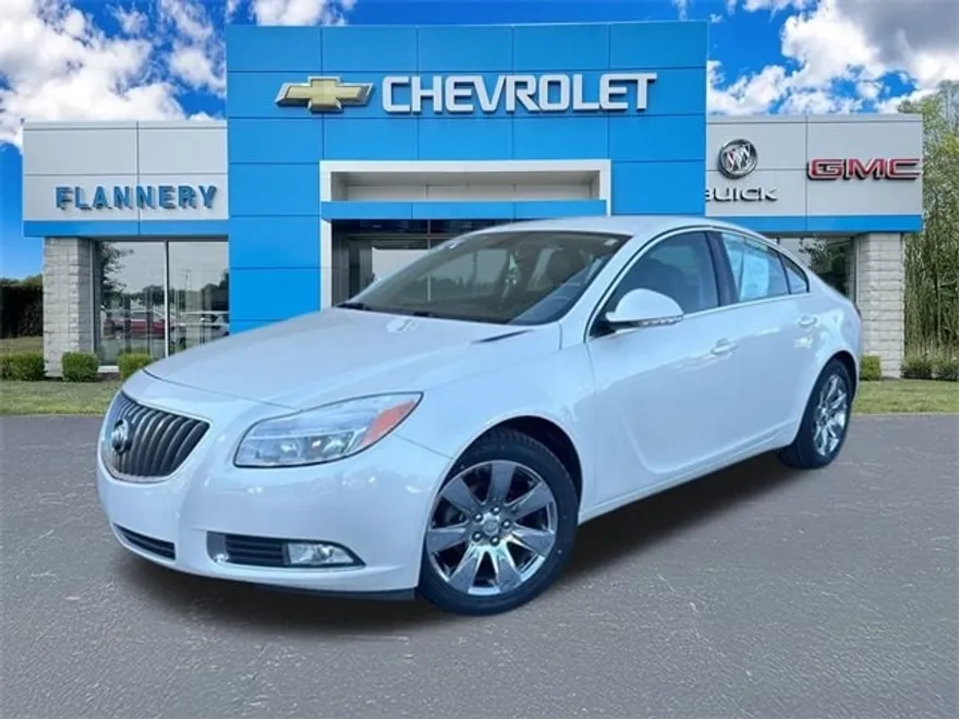 2012 Buick Regal photo 1
