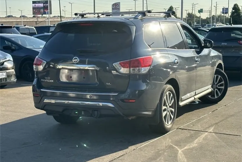 2014 Nissan Pathfinder SL photo 1