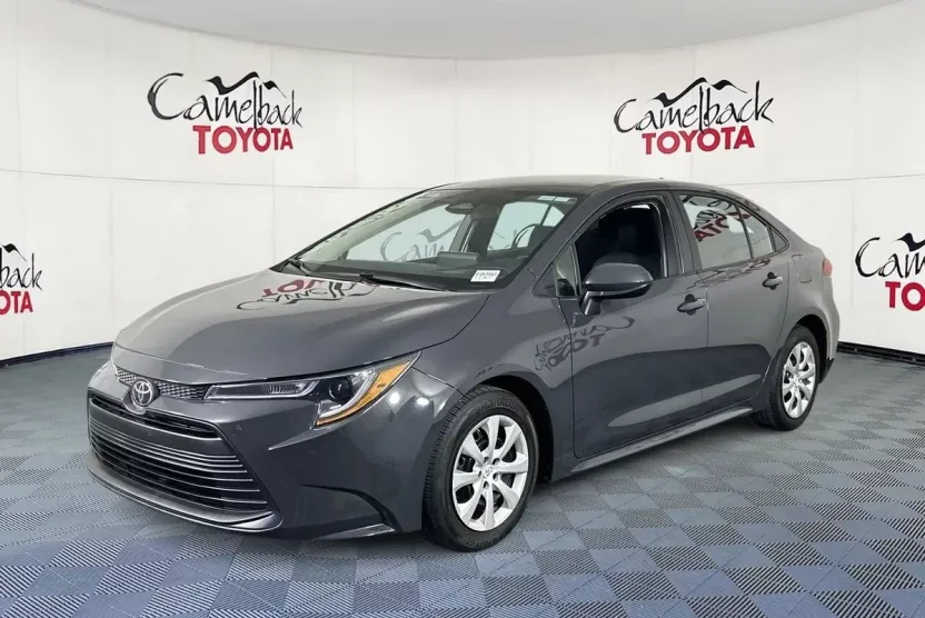 2024 Toyota Corolla LE photo 1