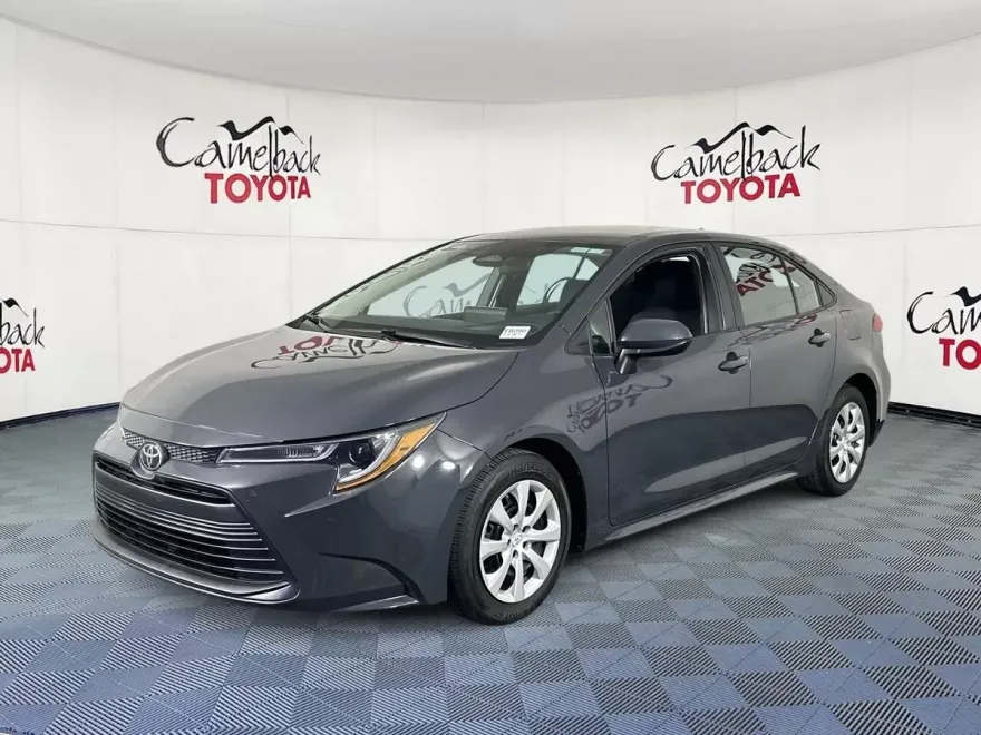 2024 Toyota Corolla LE photo 1
