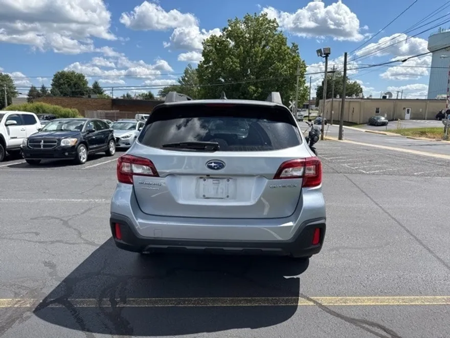 2019 Subaru Outback 2.5i Limited photo 1